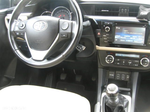 Toyota Corolla 1.6 Premium - 24
