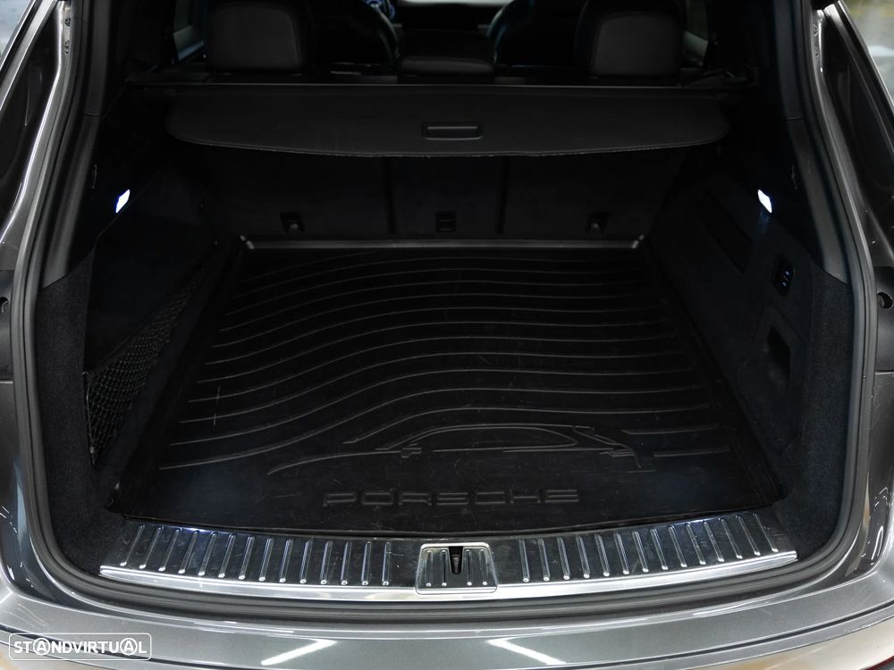 Porsche Cayenne Platinum Edition - 35