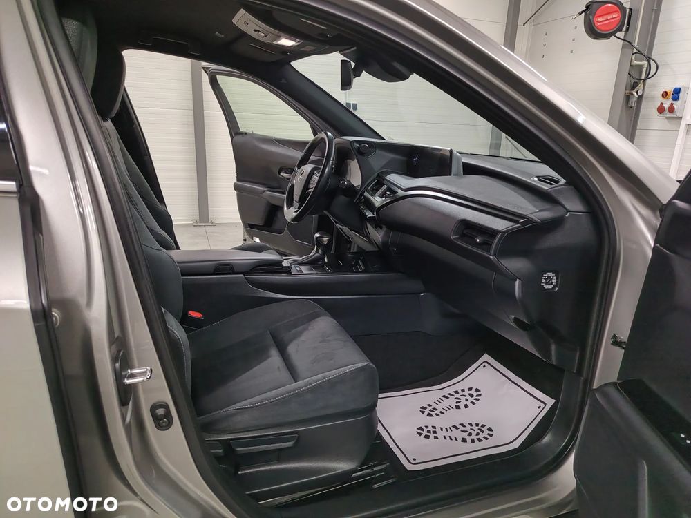 Lexus UX 250h Elegance 2WD - 29