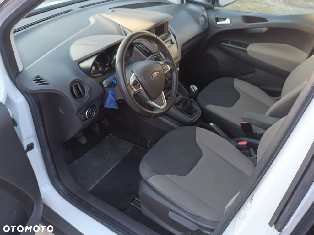 Ford Transit Courier - 11