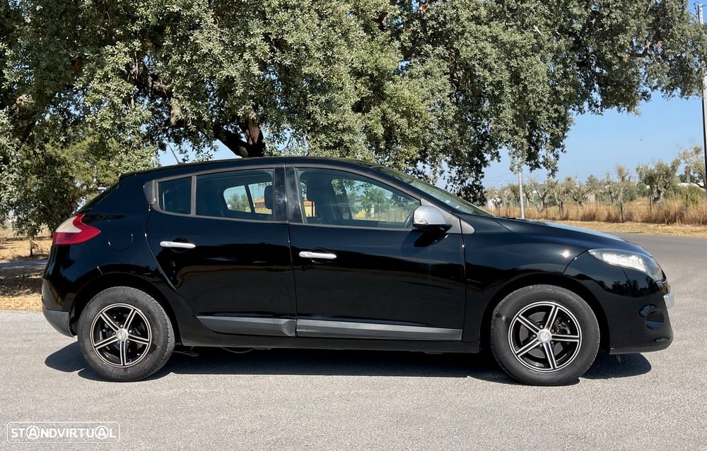 Renault Mégane 1.5 dCi Dynamique S EDC - 4
