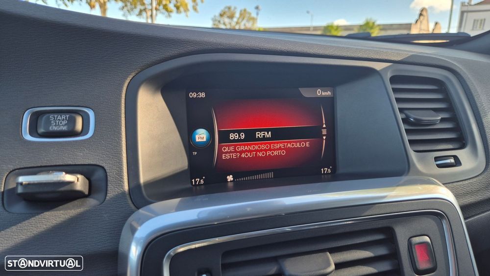 Volvo V60 2.0 D2 R-Design Momentum - 30