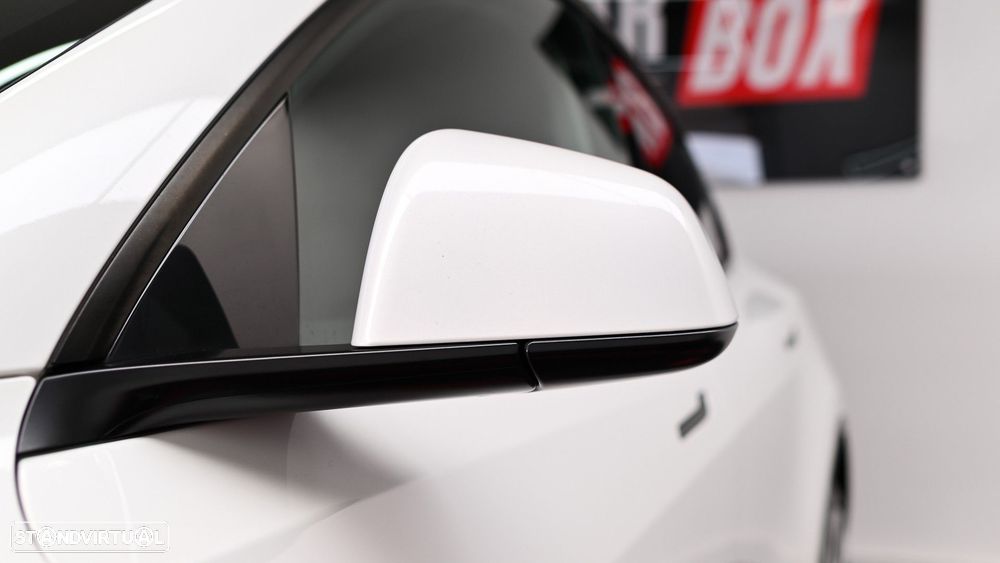 Tesla Model Y Long Range Dual Motor AWD - 13