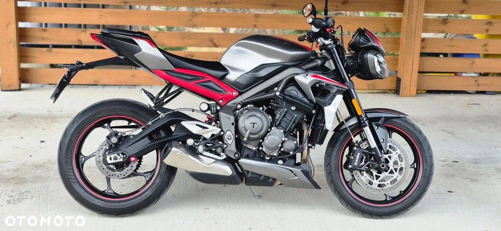 Triumph Street Triple - 12