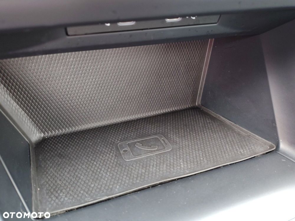 Volkswagen Golf - 28