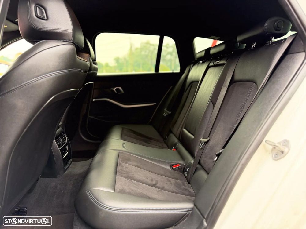 BMW 320 d Pack Desportivo M Auto - 19