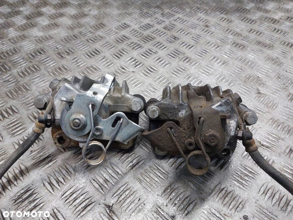 ZACISK HAMULCOWY LEWY TYŁ + PRAWY TYŁ GOLF IV A3 8L OCTAVIA I LEON I - 2