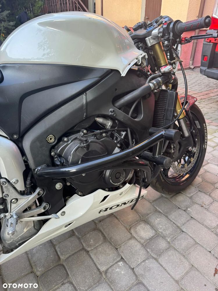 Honda CBR - 7