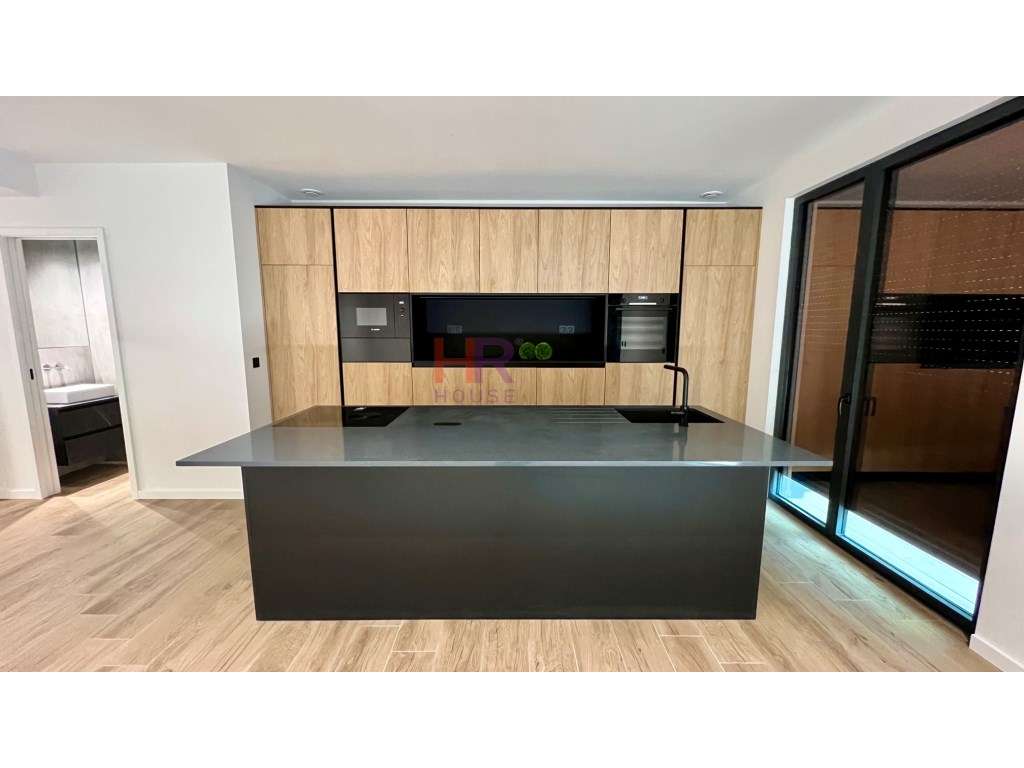 Vende-se Fantástico T2 com terraço privativo - Grande imagem: 5/54