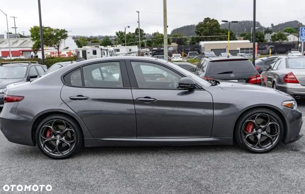 Alfa Romeo Giulia - 4