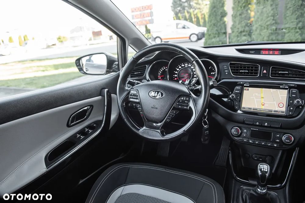 Kia Ceed - 27
