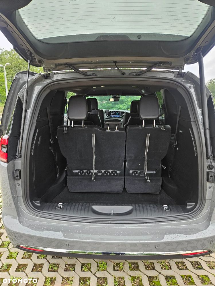 Chrysler Pacifica - 11