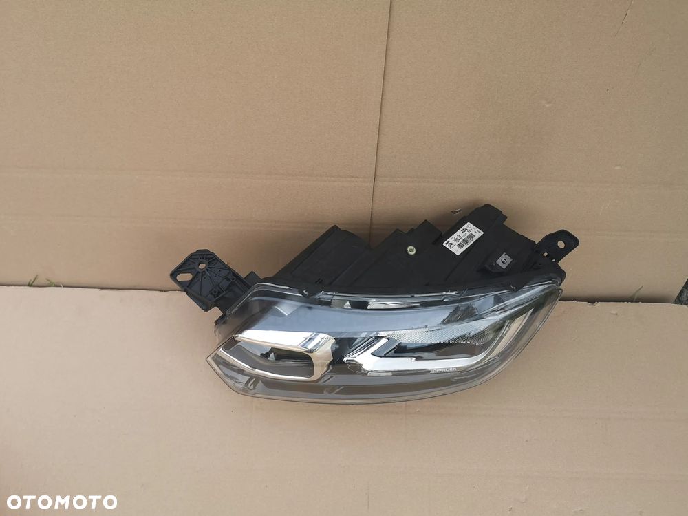 REFLEKTOR LAMPA LEWA CITROENA BERLINGO  CIEŻAROWKA IV od 2020r - 2