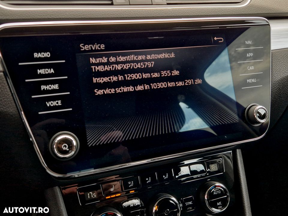 Skoda Superb 2.0 TDI DSG Ambition - 24