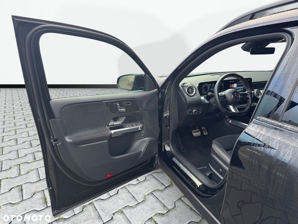 Mercedes-Benz GLB - 11