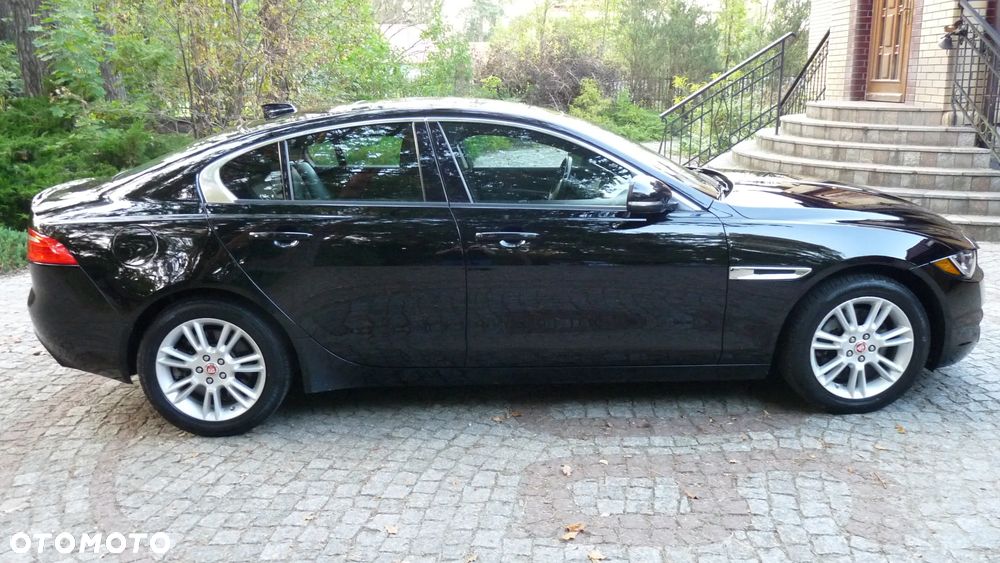 Jaguar XE 25t AWD Prestige - 10