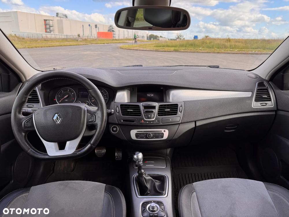 Renault Laguna dCi 150 FAP Start-Stop GT - 17