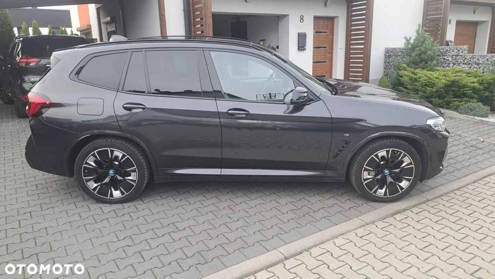 BMW iX3 - 8