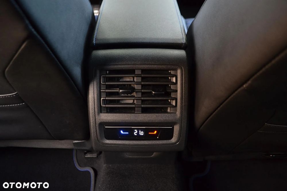 Volkswagen Golf VIII 2.0 TSI 4Motion R DSG - 22