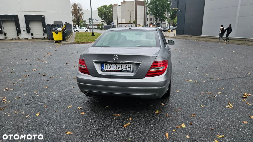 Mercedes-Benz Klasa C 180 BlueEFFICIENCY Avantgarde - 16