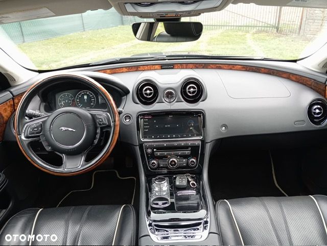 Jaguar XJ 3.0 T Luxury - 11
