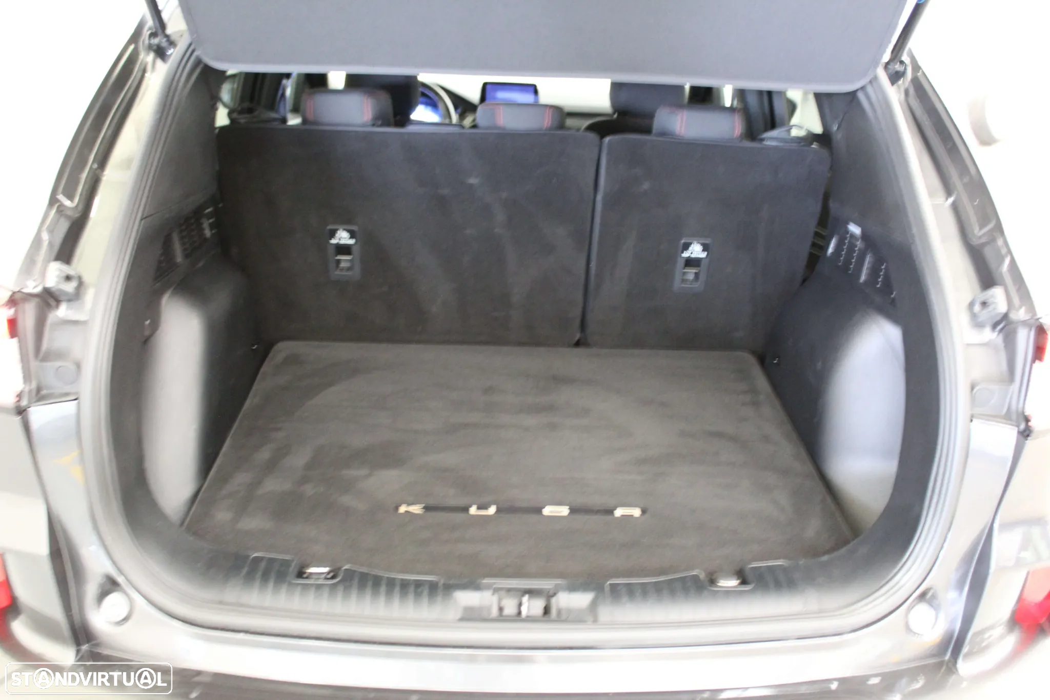 Ford Kuga 1.5 TDCi EcoBlue ST-Line - 24