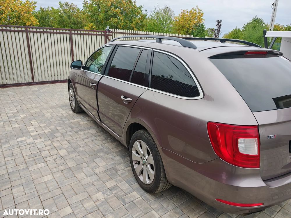 Skoda Superb Combi 2.0 TDI Active DSG - 3