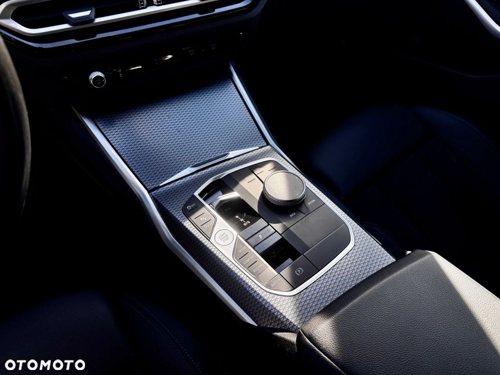 BMW Seria 3 318i M Sport - 15