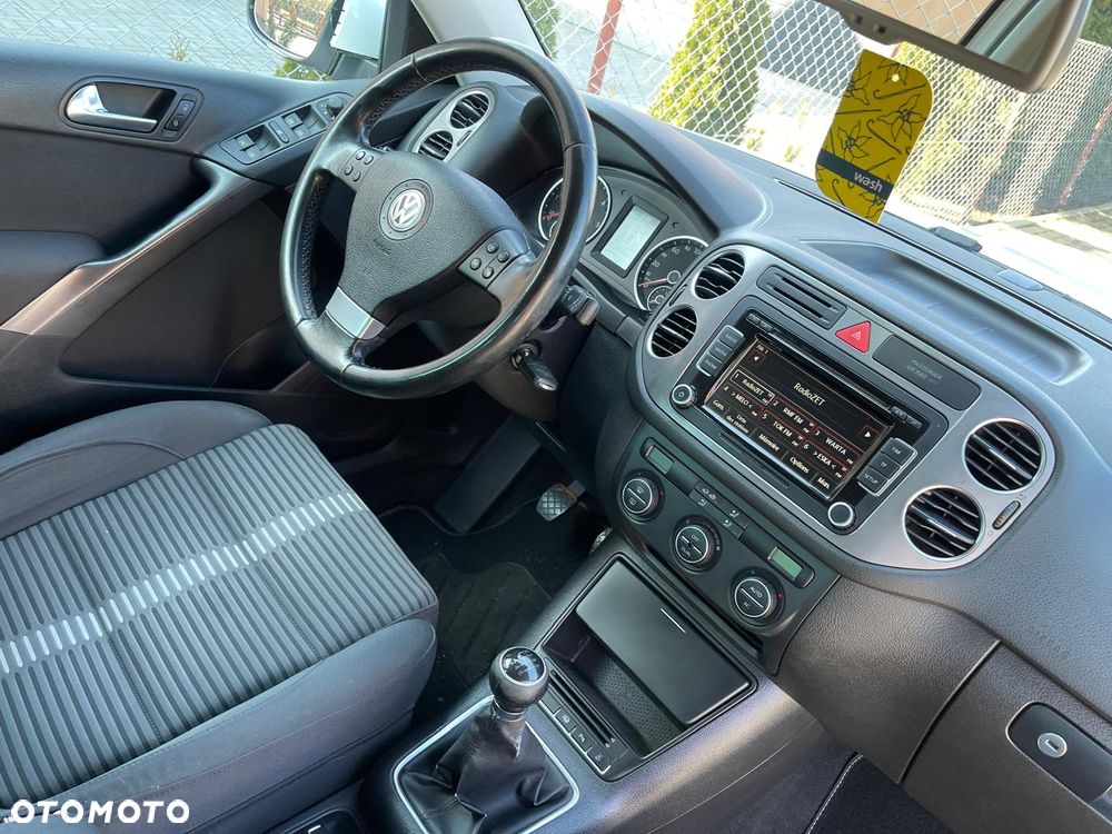 Volkswagen Tiguan 2.0 TDI DPF BlueMotion Technology Sport & Style - 9