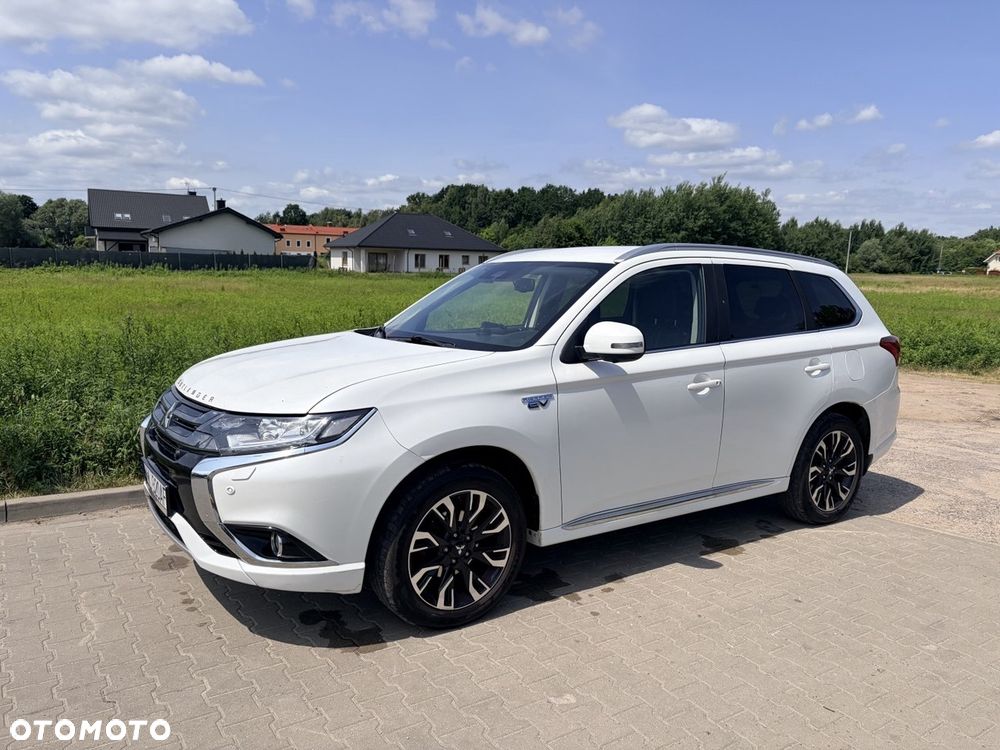 Mitsubishi Outlander Instyle NAVI + - 1