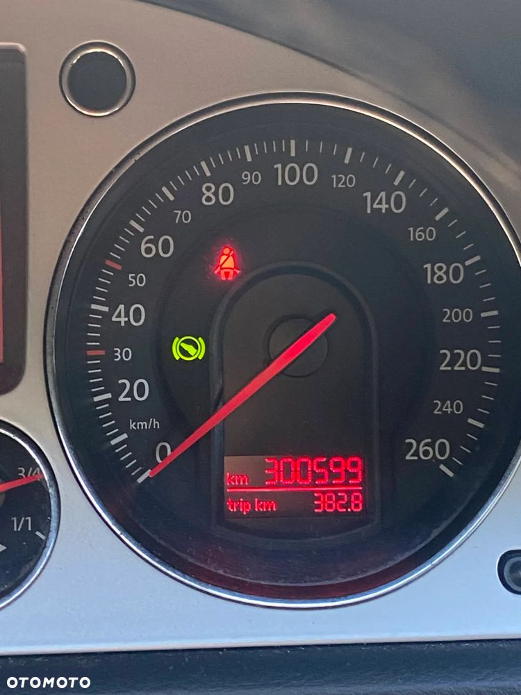 Volkswagen Passat 2.0 TDI Comfortline DSG - 10