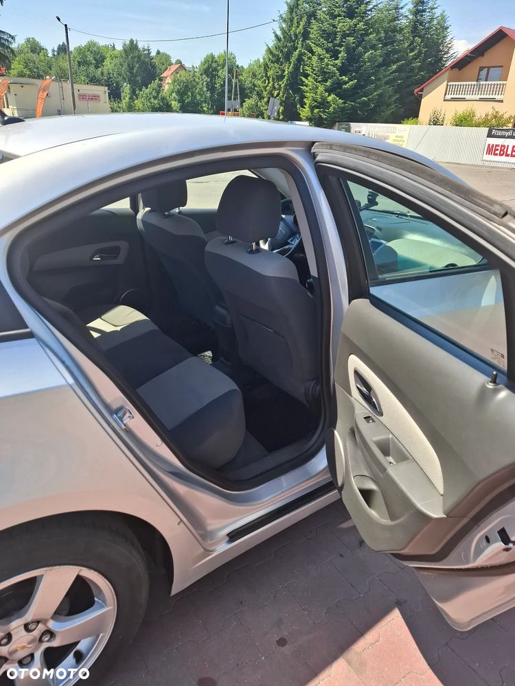 Chevrolet Cruze 1.6 LS - 15