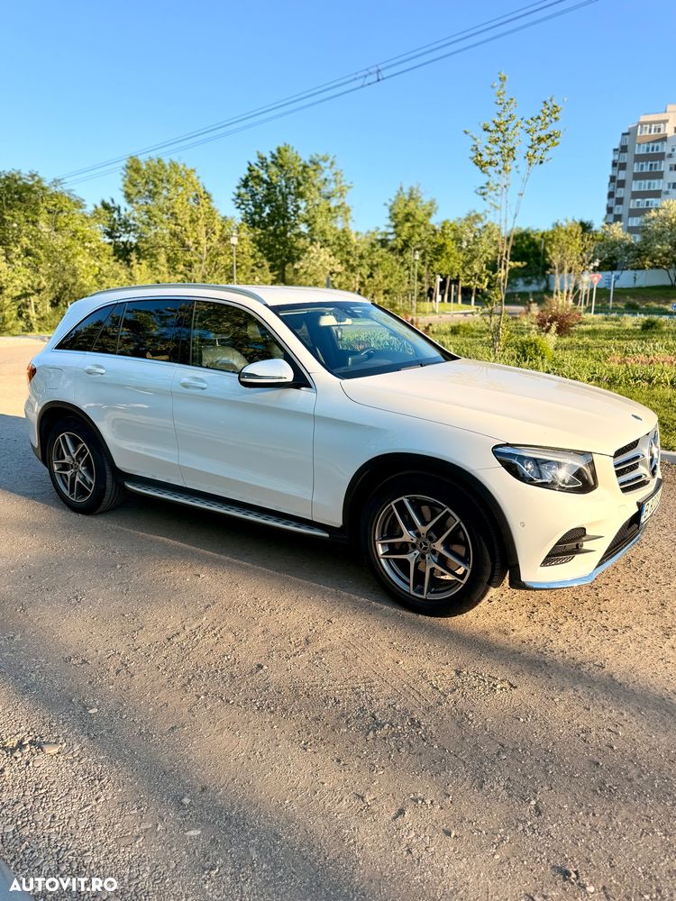 Mercedes-Benz GLC 250 4MATIC 9G-TRONIC AMG Line - 2