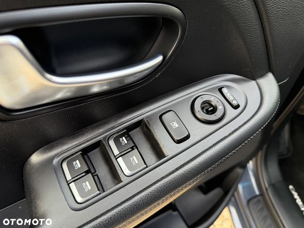 Kia Carens 1.6 GDI Fifa World Cup Edition - 17