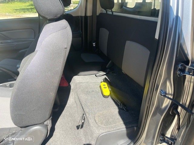 Mitsubishi L200 2.4 DI-D CD Invite CC 4WD - 8