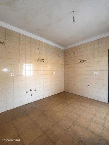 Apartamento T4 com garagem fechada - Grande imagem: 4/8