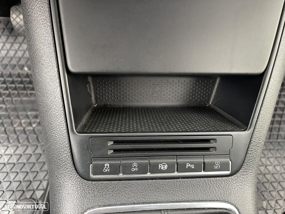 VW Tiguan 2.0 TDi Sport BlueMotion - 14