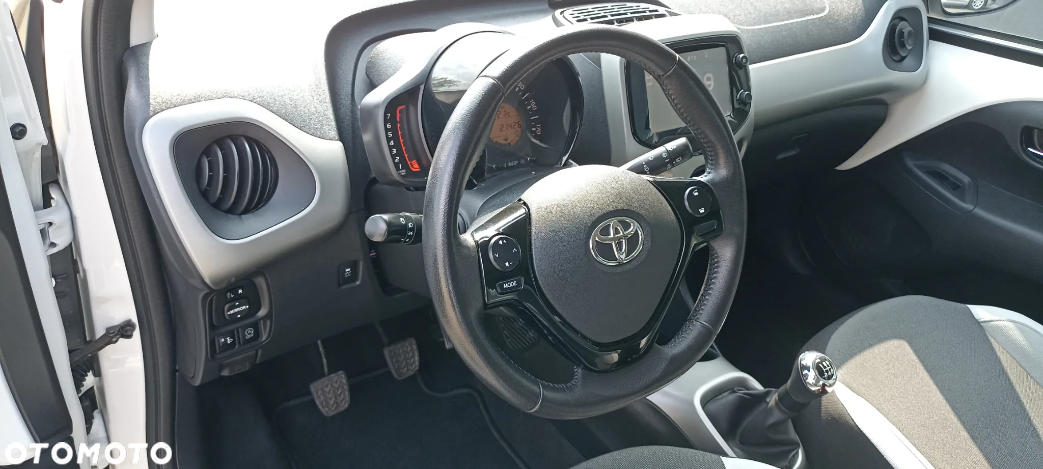 Toyota Aygo x-play touch - 23