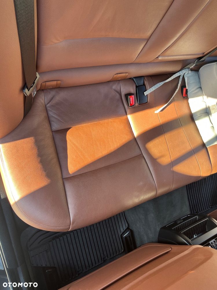 BMW Seria 5 530d xDrive - 28