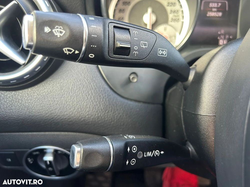 Mercedes-Benz GLA 220 CDI 4Matic 7G-DCT - 12