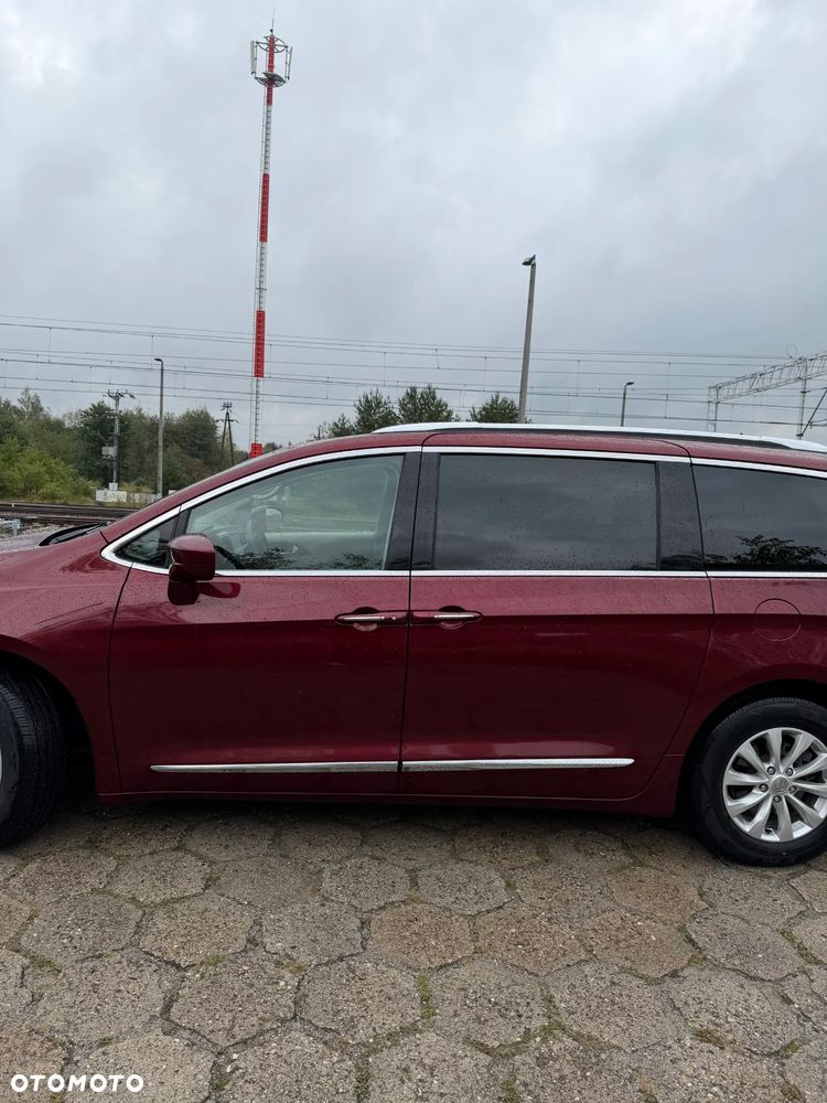 Chrysler Pacifica - 7