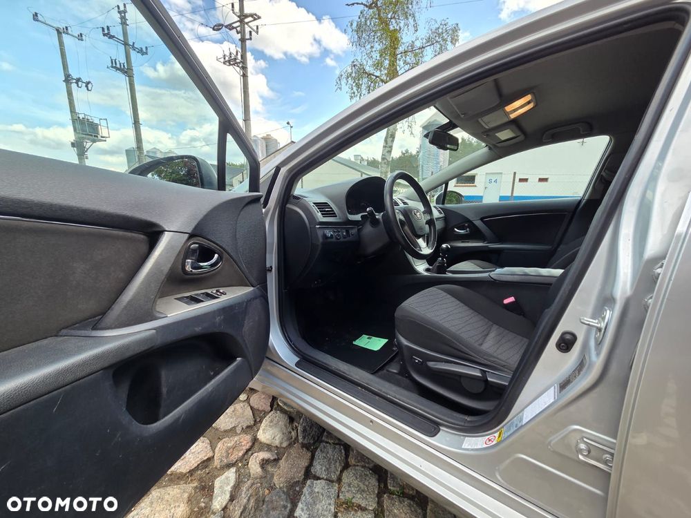 Toyota Avensis 1.8 Luna EU5 - 9