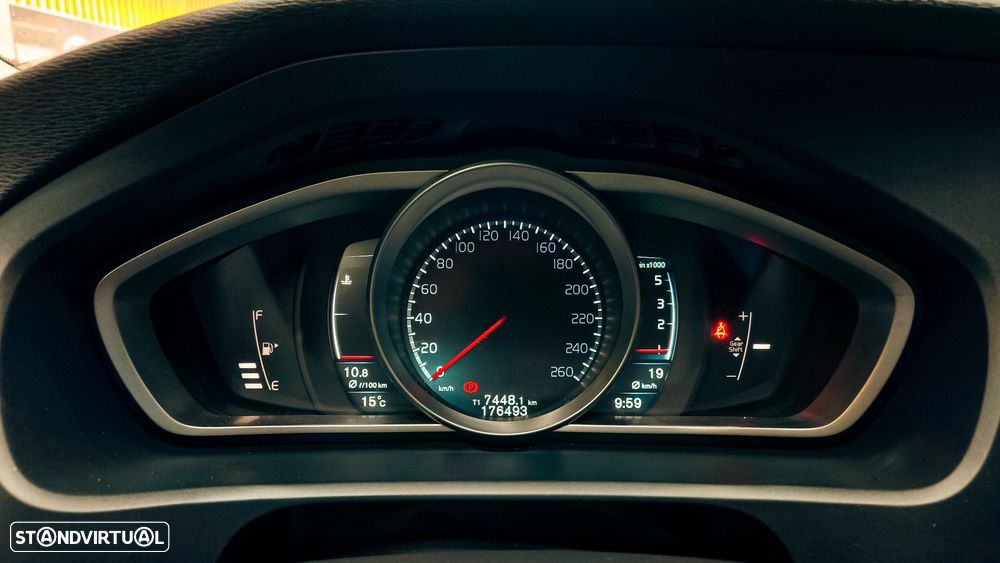 Volvo V40 D2 Summum - 3