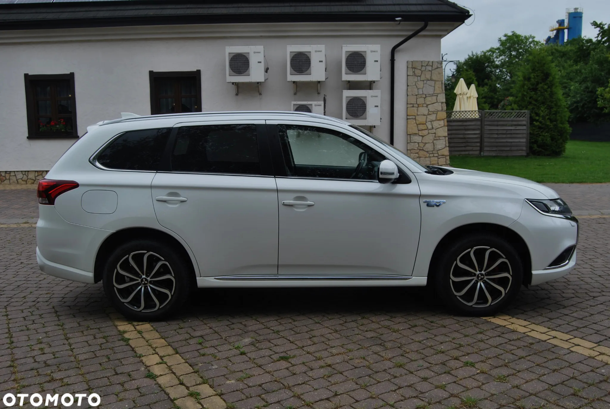 Mitsubishi Outlander 2.0 4WD Plug-In Hybrid Top - 16