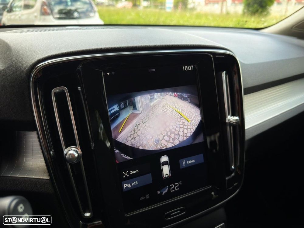 Volvo XC 40 2.0 D3 Momentum Plus - 26