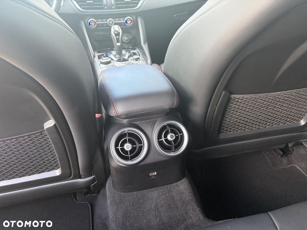 Alfa Romeo Giulia 2.0 Turbo Tributo Italiano Q4 - 15