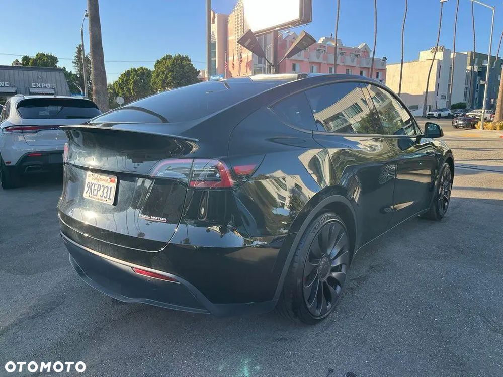 Tesla Model Y Performance Dual Motor AWD - 4