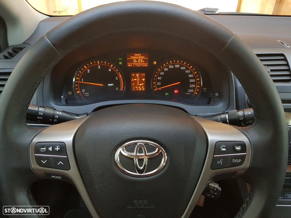 Toyota Avensis SW 2.0 D-4D Exclusive - 23
