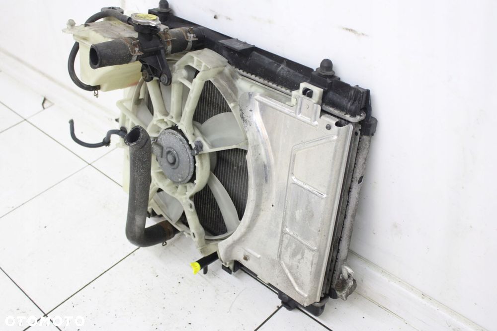 KOMPLET CHŁODNIC WENTYLATOR TOYOTA YARIS 2 II 1.3 VVTI - 5