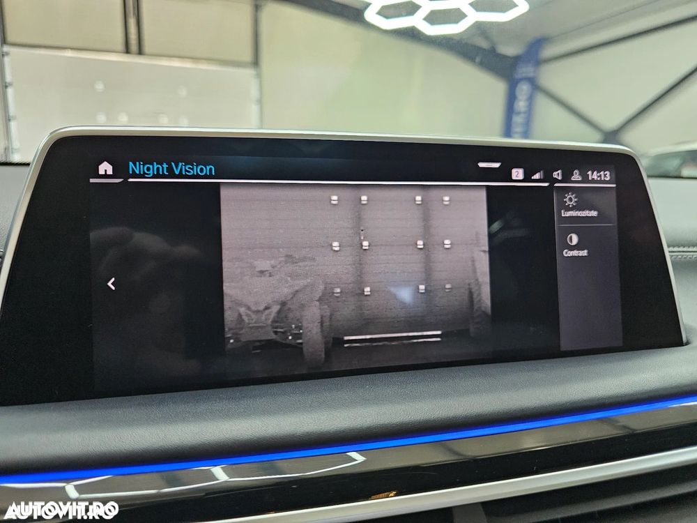 BMW Seria 7 745Le - 22